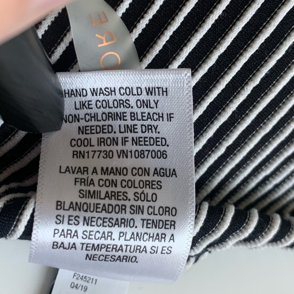 Sand & Shore bikini top black and white thin stripe, soft cup, size large - Picture 6 of 7